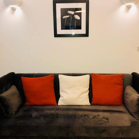 Luxury Apartment In The Heart Of Бат Екстер'єр фото