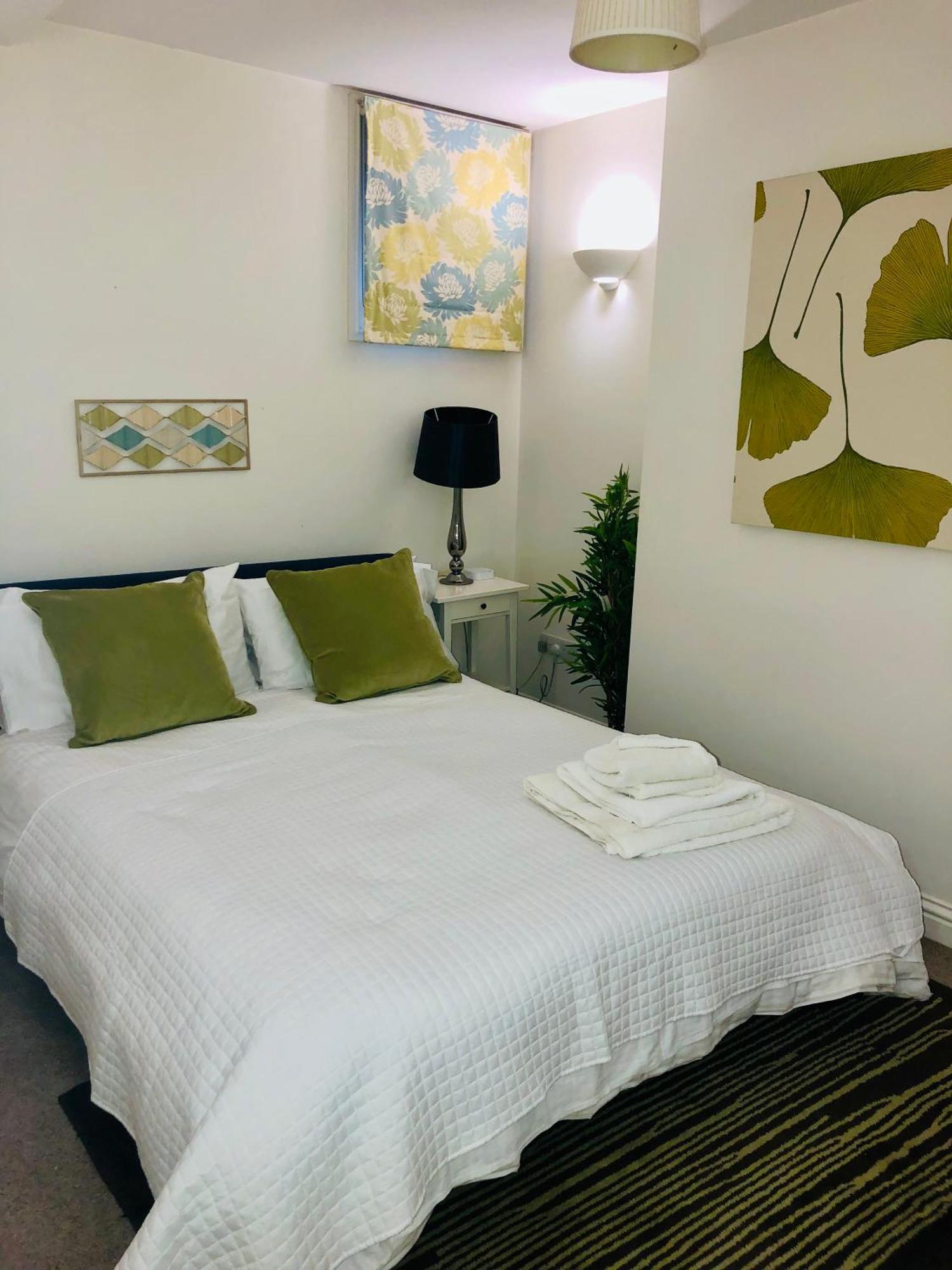 Luxury Apartment In The Heart Of Бат Екстер'єр фото