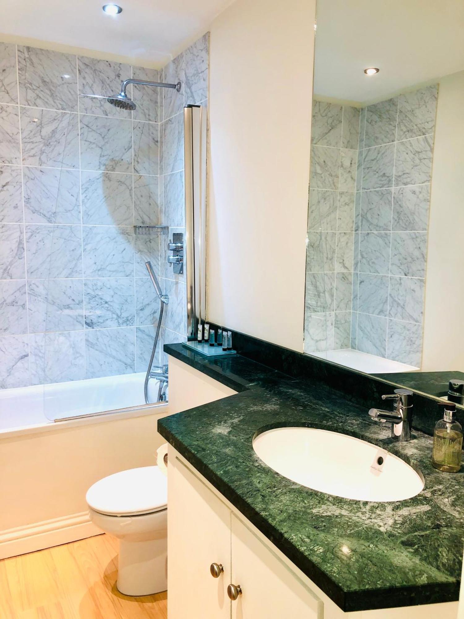 Luxury Apartment In The Heart Of Бат Екстер'єр фото